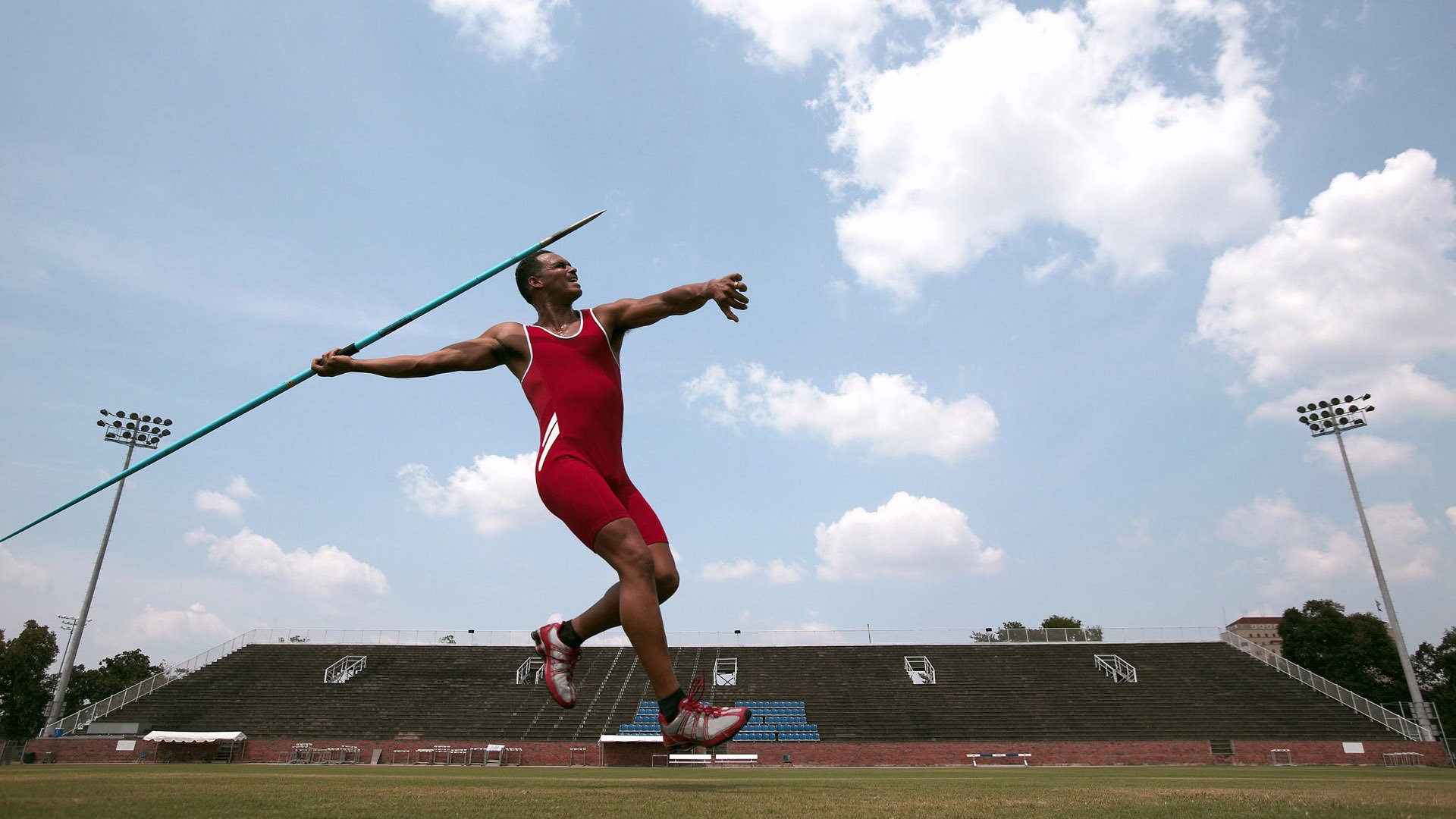 “亚戈·卡尔曼的精彩表现，助阿根廷美洲狮队成为橄榄球新生代的代表”