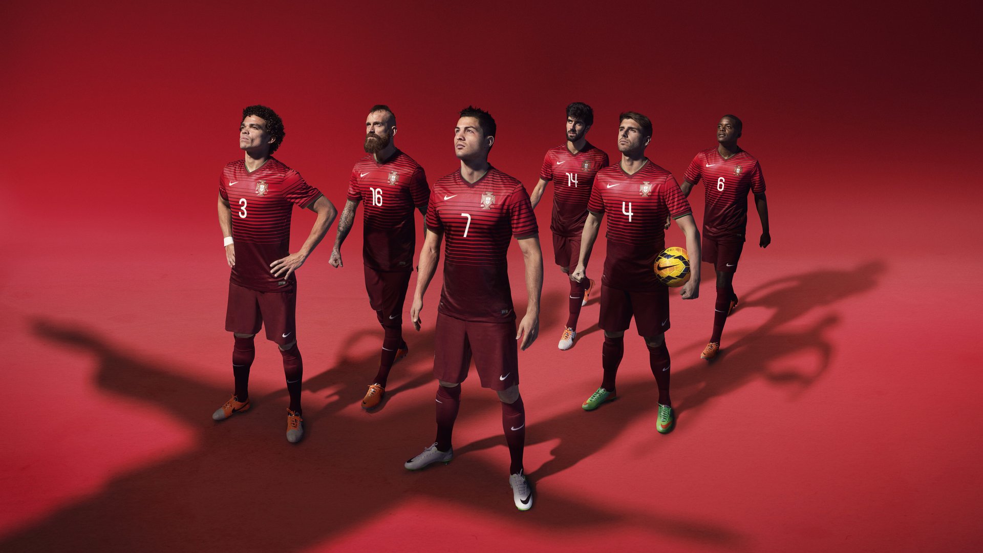 “英超战火持续升级,争冠形势扑朔迷离”,英超的比赛